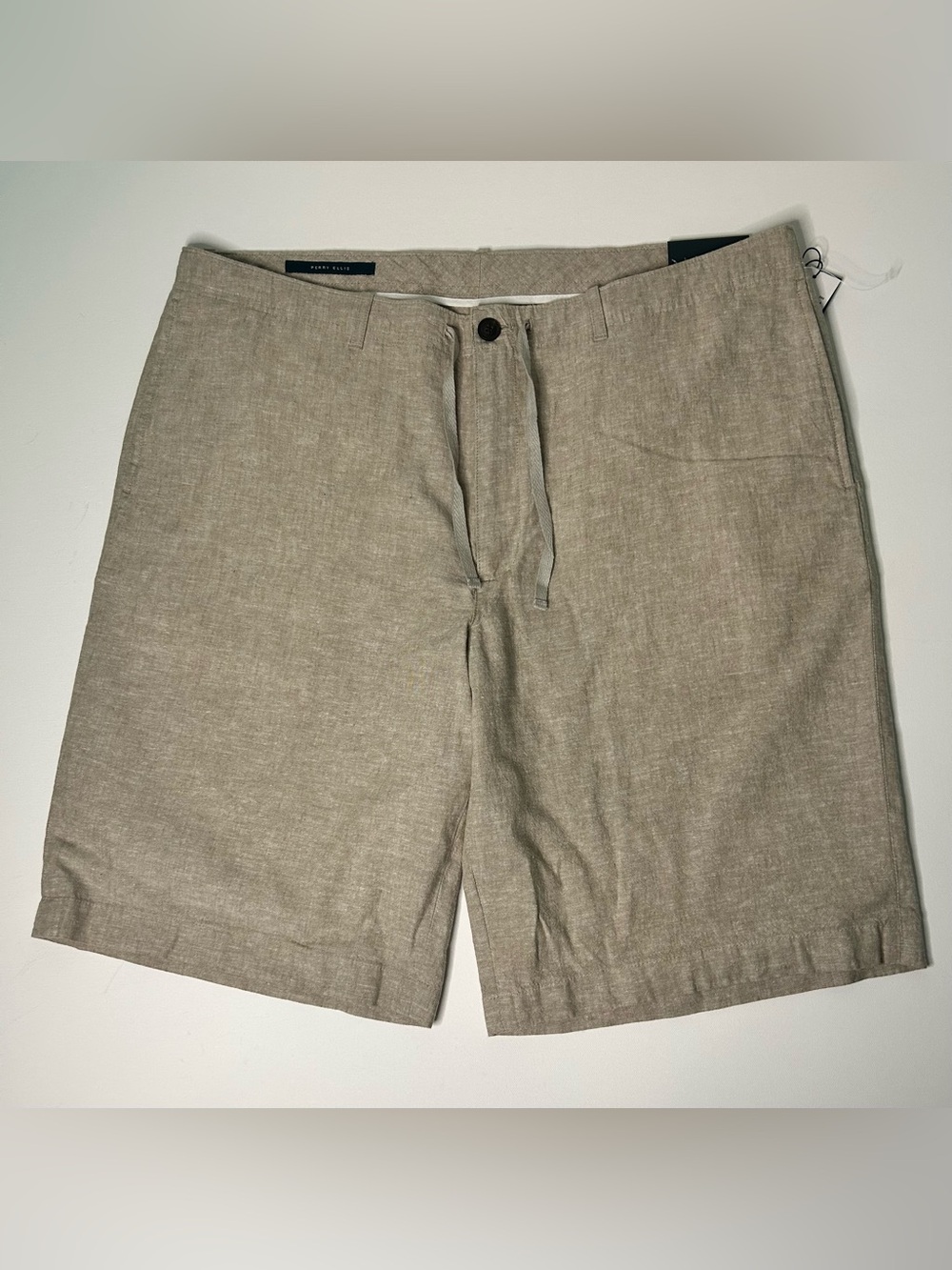 Perry Ellis Men's Linen-Blend Flat Front Shorts in chinchilla color size 36